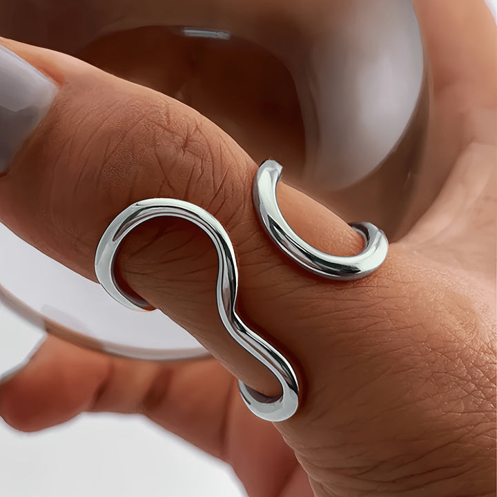 Anello Chic con Onda Asimmetrica