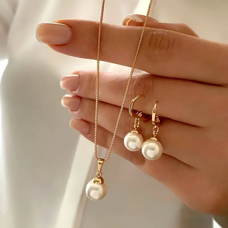 Set di gioielli eleganti con perle