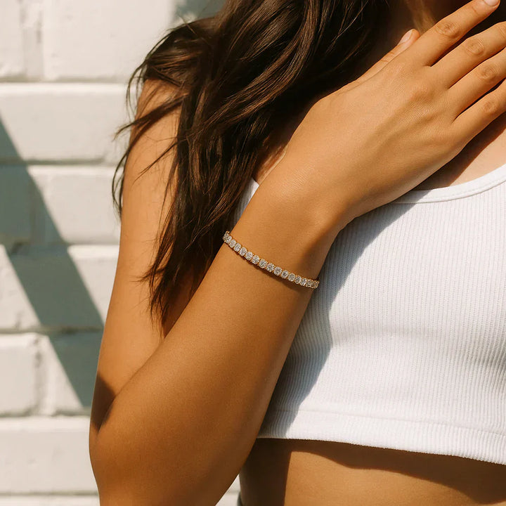 Bracciale tennis placcato in oro con moissanite