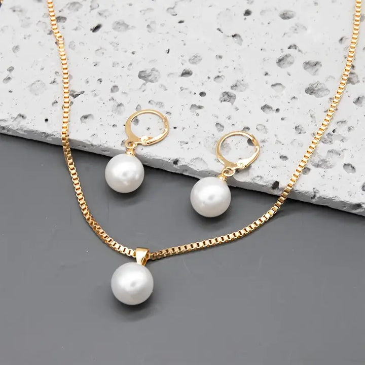 Set di gioielli eleganti con perle